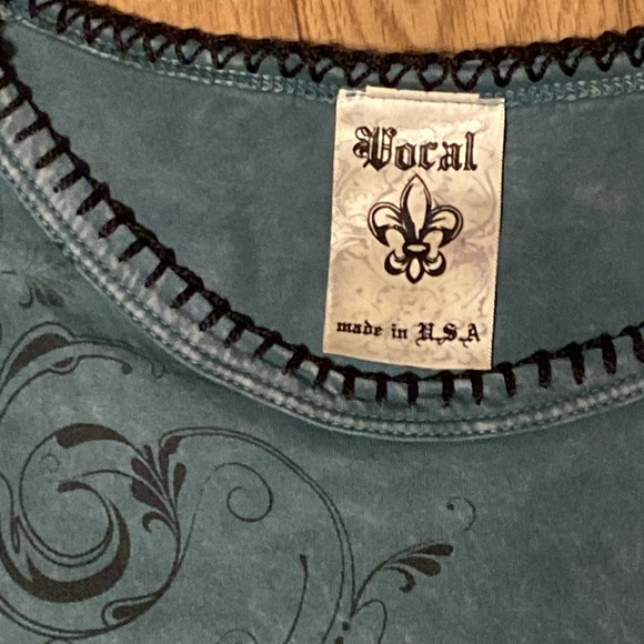 Vocal Brand Rhinestone fleur de le T Shirt. 100% cotton. Size Large. Never worn. - Picture 4 of 10